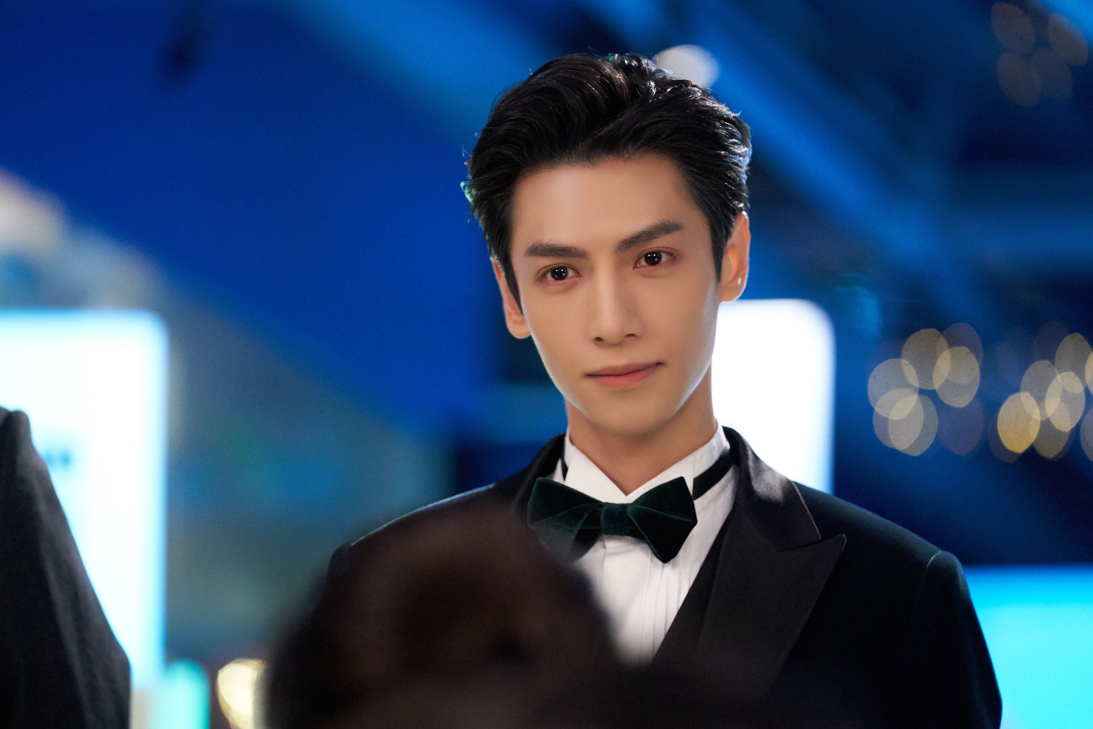 2025足球世俱杯官网-太阳光芒万丈，齐心协力擒狮子