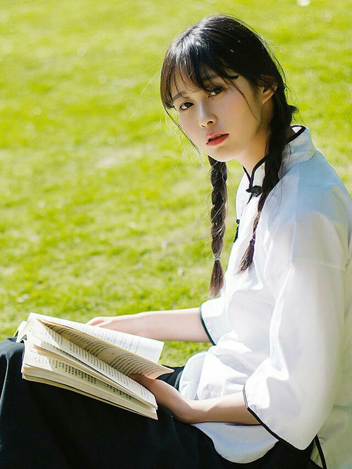 意甲:拉齐奥2-0战胜佛罗伦萨,卡利卢中场闪耀表现,拉齐奥对卡利亚里比赛结果