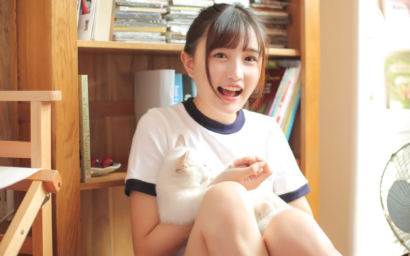 女足比赛中，中国队展现出统一配合，中国女足同组